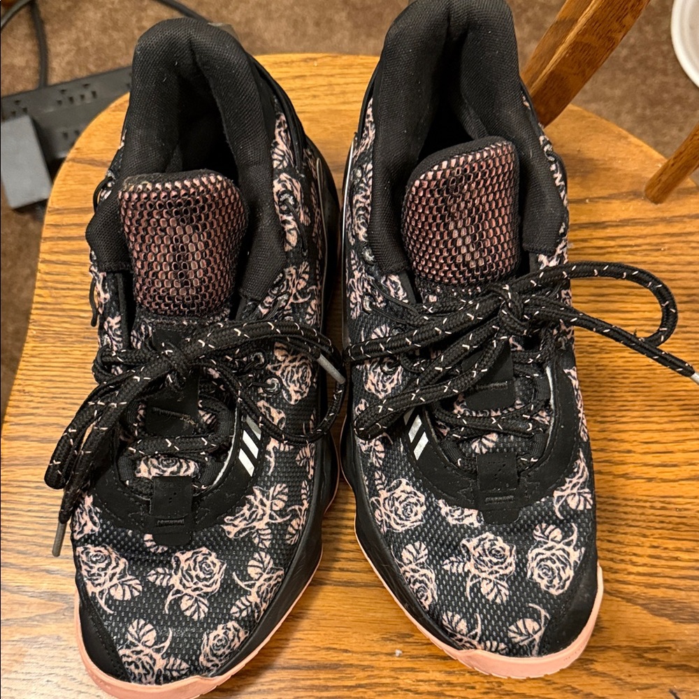 DME RoseCity men size 8 unisex women size would be 9 to 9 1/2